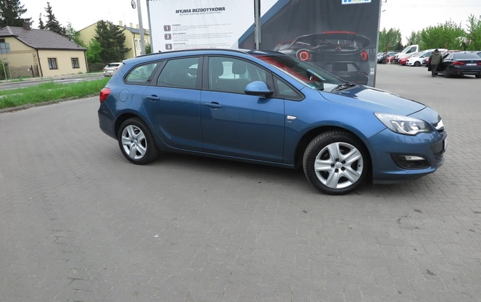 Opel Astra cena 26990 przebieg: 220000, rok produkcji 2014 z Pleszew małe 562